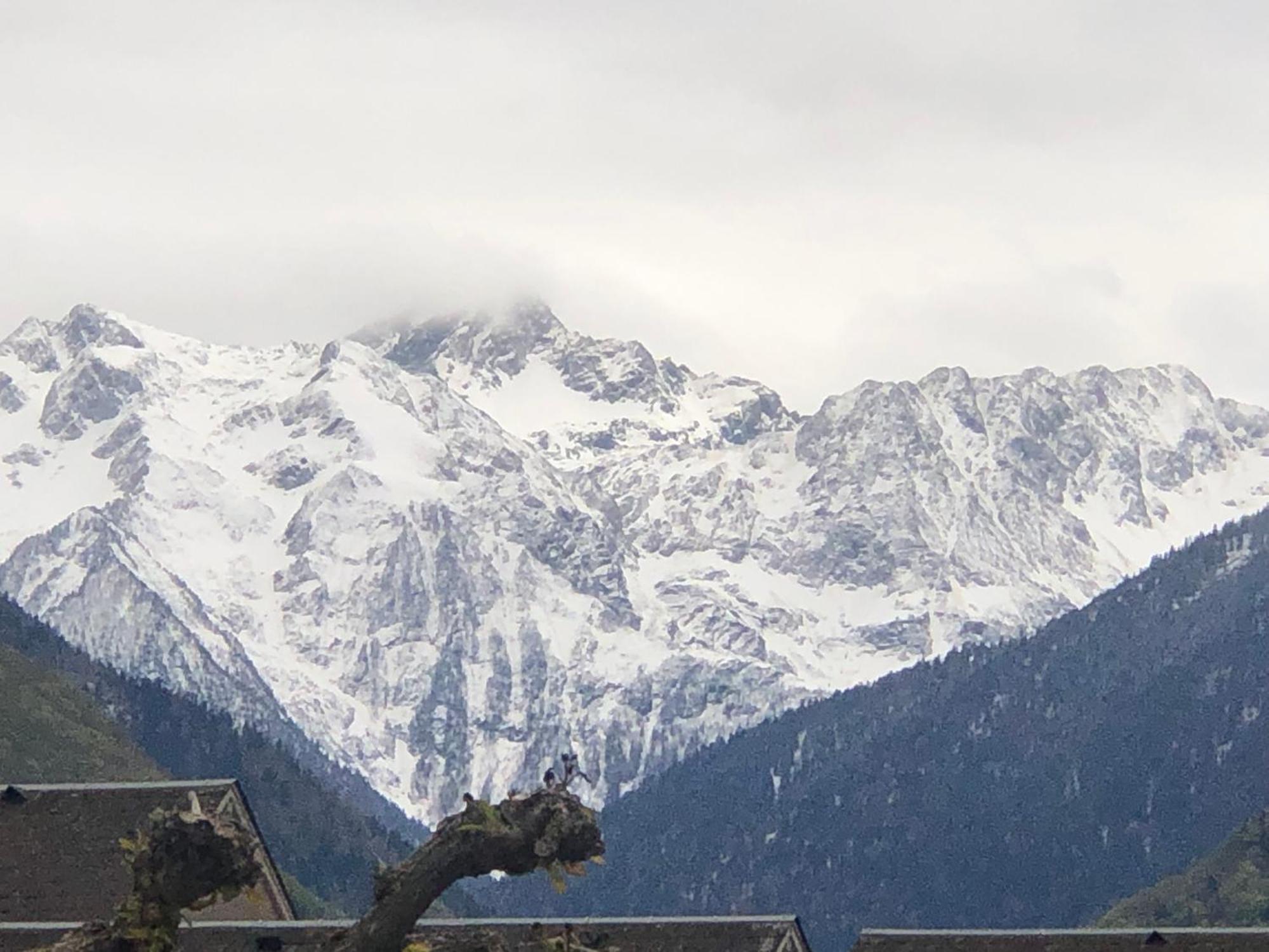Appart T 3 Bagneres-De-Luchon Vue Montagne - Piscine Mi Juin Kültér fotó